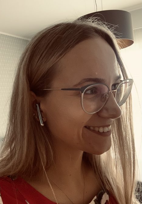 Nicole Maria Klais uute Huawei FreeBuds 4 nööpkõrvaklappidega